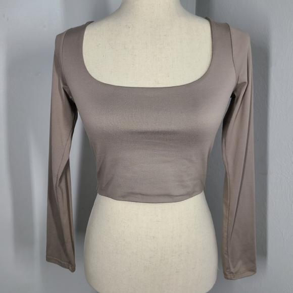 OOTDFash Long Sleeve Crop Top Size Medium - Picture 1 of 7